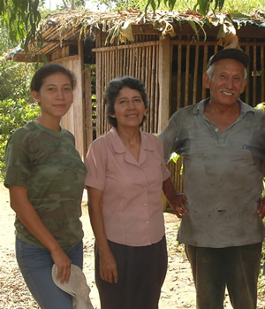 La familia Wamani de la comunidad de Llactapampa. (Foto : Thierry Jamin, enero de 2004)