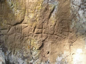 Entre el Sector II-A y el Sector II-B, esta alpaca, que lleva una carga, parece mostrar la vía hacia nuevos petroglifos. (Foto: Thierry Jamin, agosto de 2006)